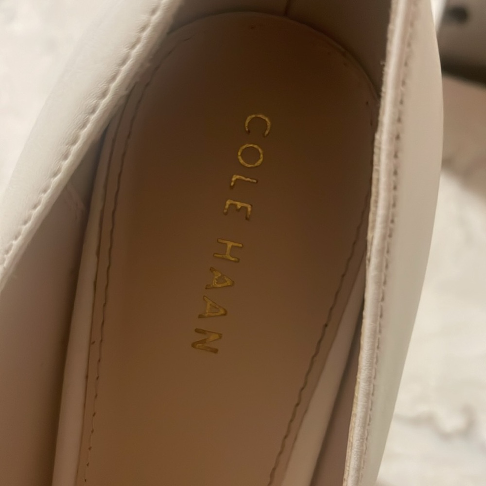 Like New - Cole Haan Gemma Logo Pump in Ivory Leather - Picture 12 of 13